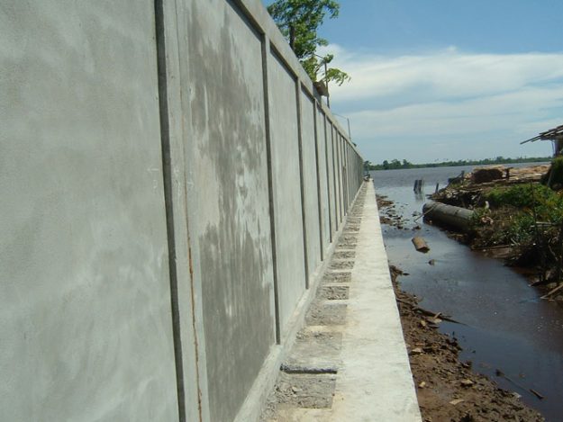 Pek. Turap Beton & Pagar Samping Pabrik PT. Indofood Sukses Makmur
