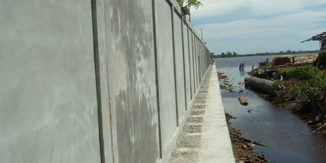 Pek. Turap Beton & Pagar Samping Pabrik PT. Indofood Sukses Makmur